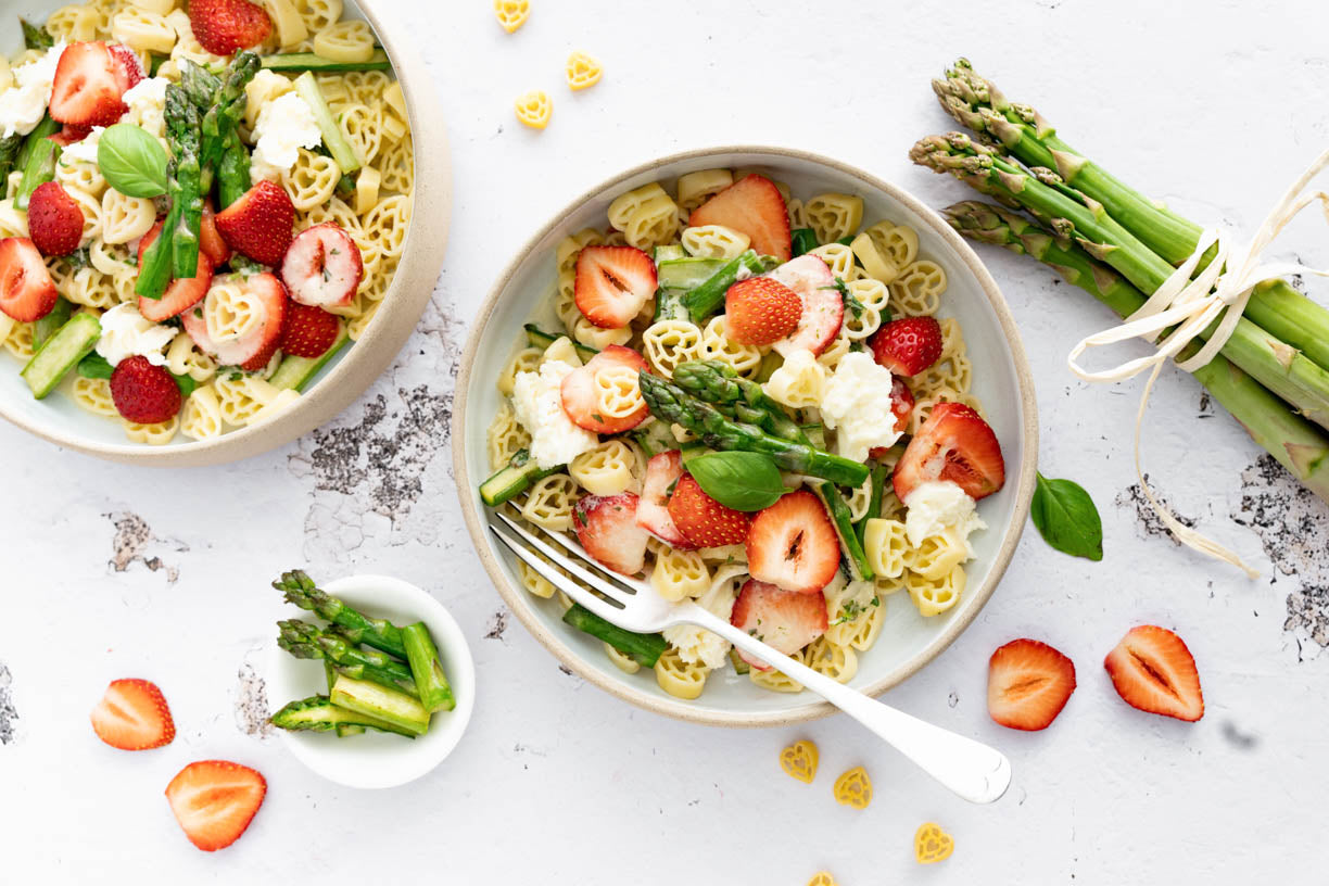 Strawberry Spice - Spargel Erdbeer Nudeln mit BIO Strawberry Spice Sirup von ehrenwort. Genussmomente