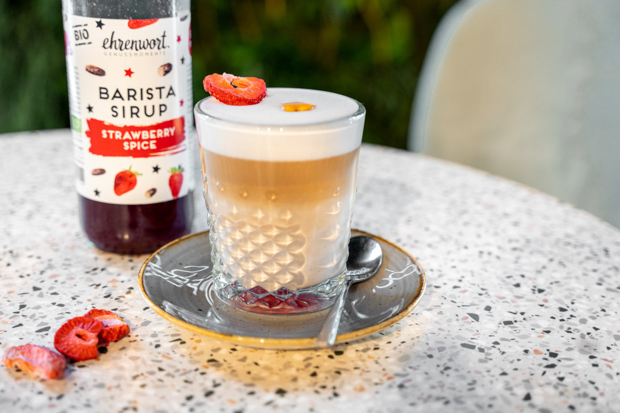 Strawberry Spice Latte in Glas