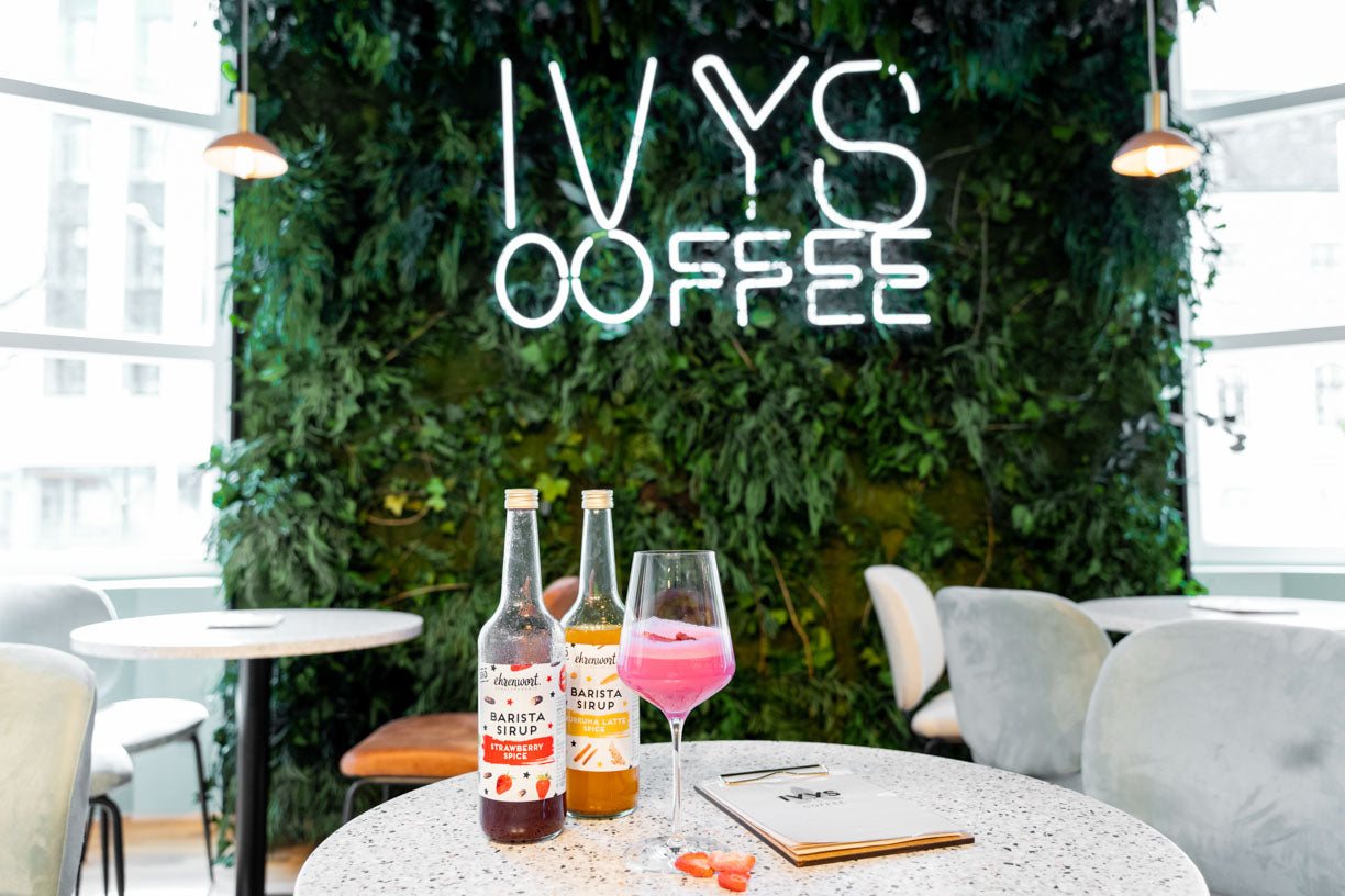 Verträumtes Pink auf Tisch im IVYS